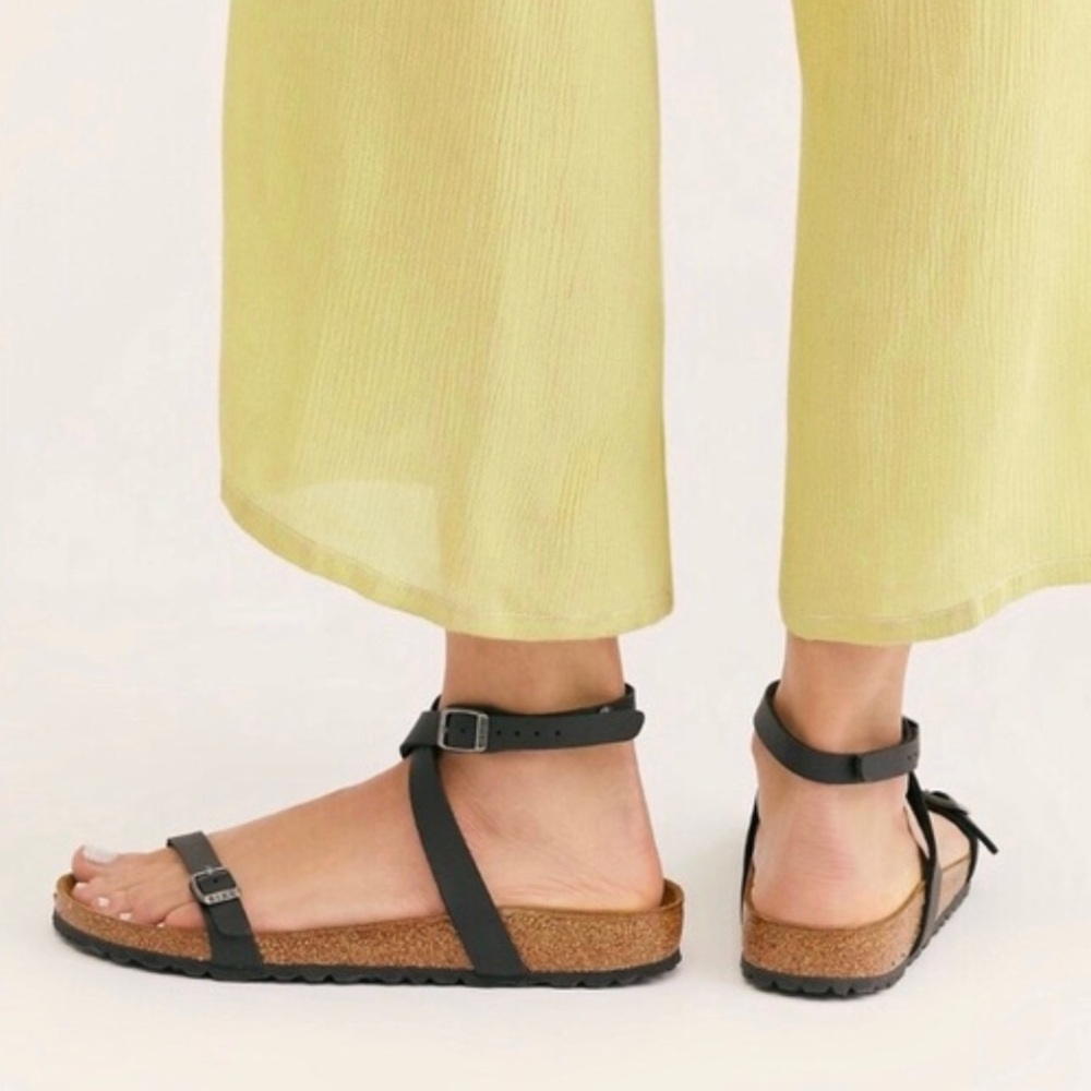 Birkenstock • Daloa Strappy Sandal in Black • Good condition, size women’s 9